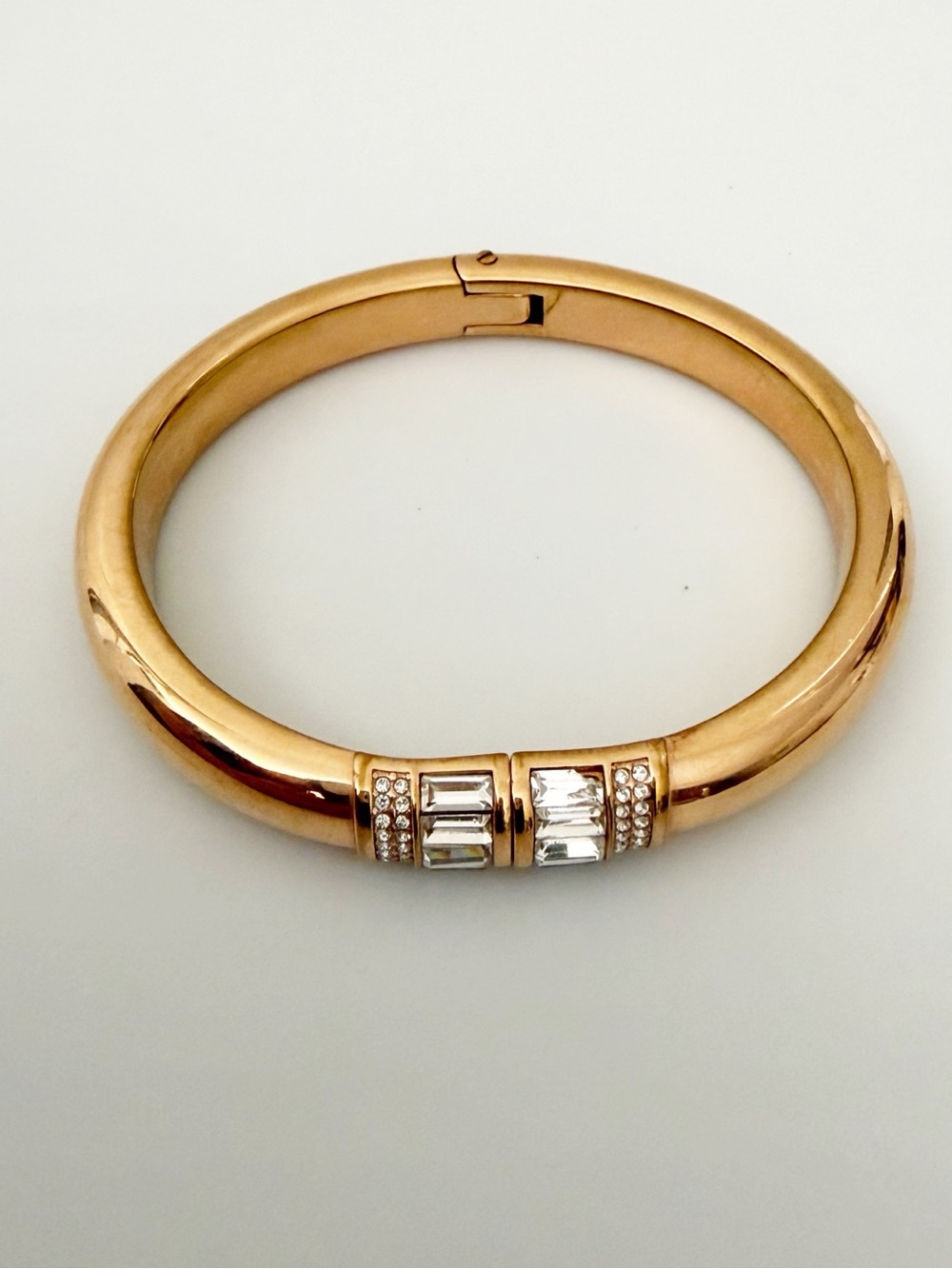 Michael Kors Park Avenue Gold Tone Hinge
Baguette Bangle Cuff Bracelet